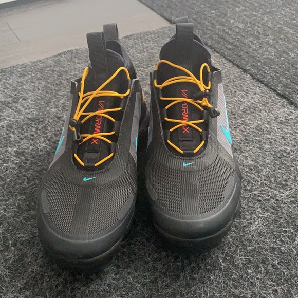 Size M 6.5/W8 2019 Vapormax Utility Nike shoe - Picture 2 of 5
